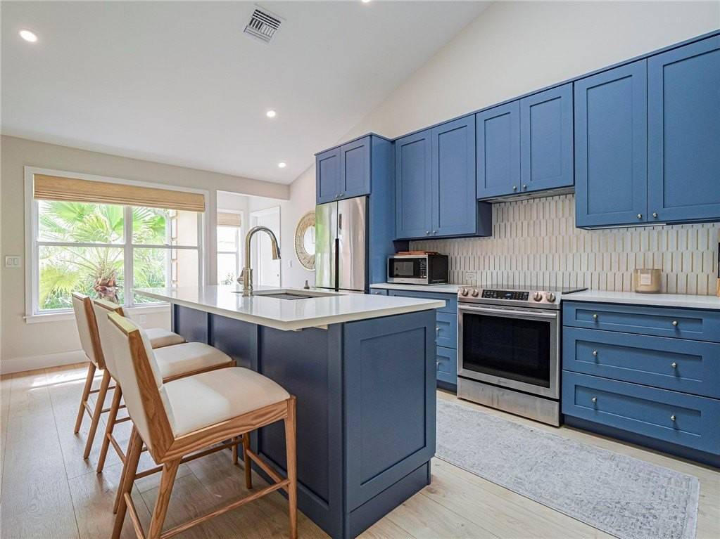 1374 Coral Park Ln #803 - Photo 6 of 36