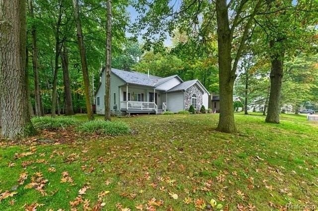 2261 Somerville Dr - Photo 2 of 35