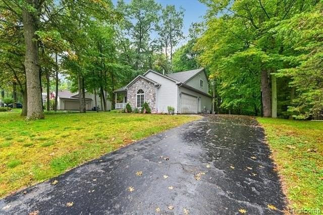 2261 Somerville Dr - Photo 4 of 35