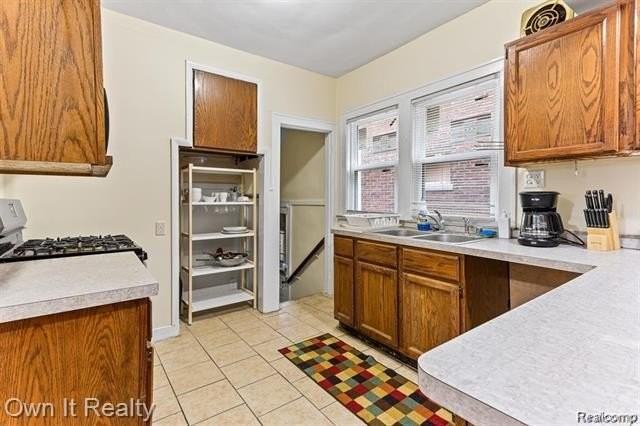 3290 Calvert St - Photo 5 of 14