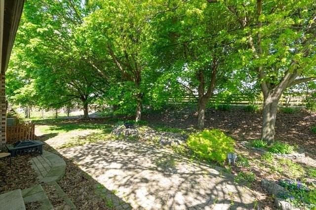 11681 Bannister Ct - Photo 5 of 37