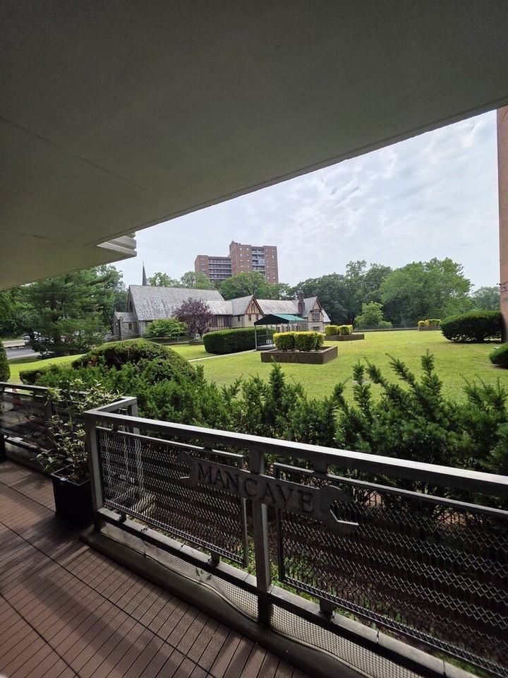 4901 Henry Hudson Pkwy - Photo 3 of 10