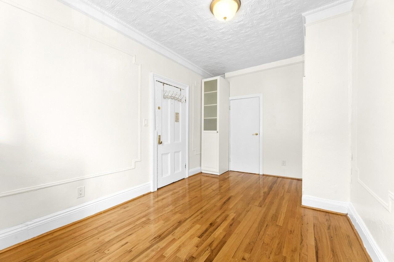 151 Berry St - Photo 6 of 8