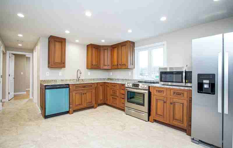 62 Suffield St #D - Photo 2 of 13