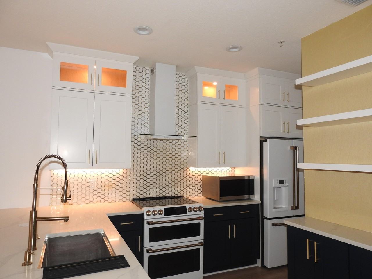 2243 Ne 9th Ave - Photo 6 of 33