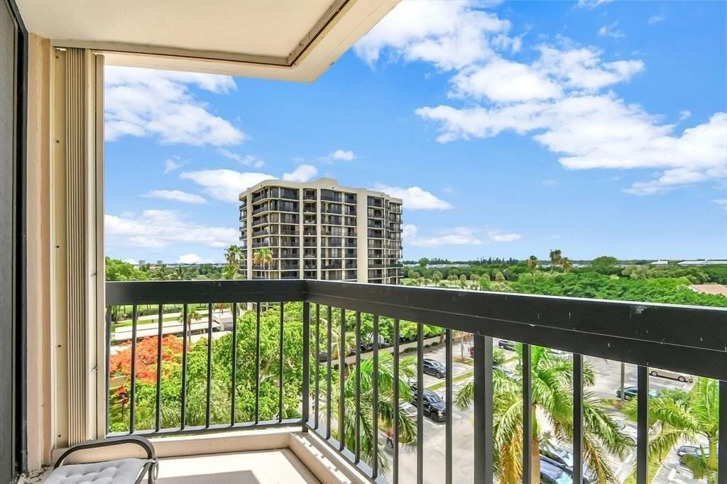 2524 Presidential Way #606 - Photo 3 of 26