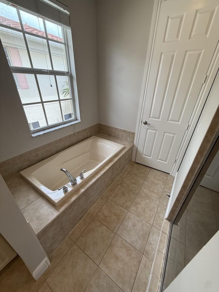 2502 N Dixie Hwy #11 - Photo 7 of 11