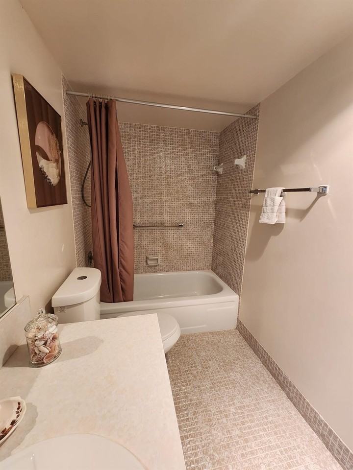 4033 Hythe B #4033 - Photo 7 of 29