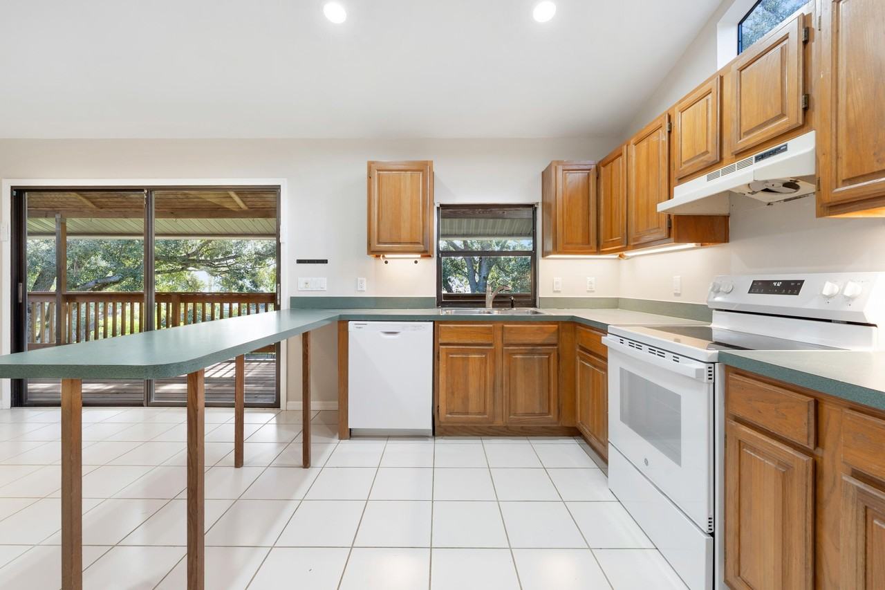 8070 Se River Ln - Photo 3 of 38