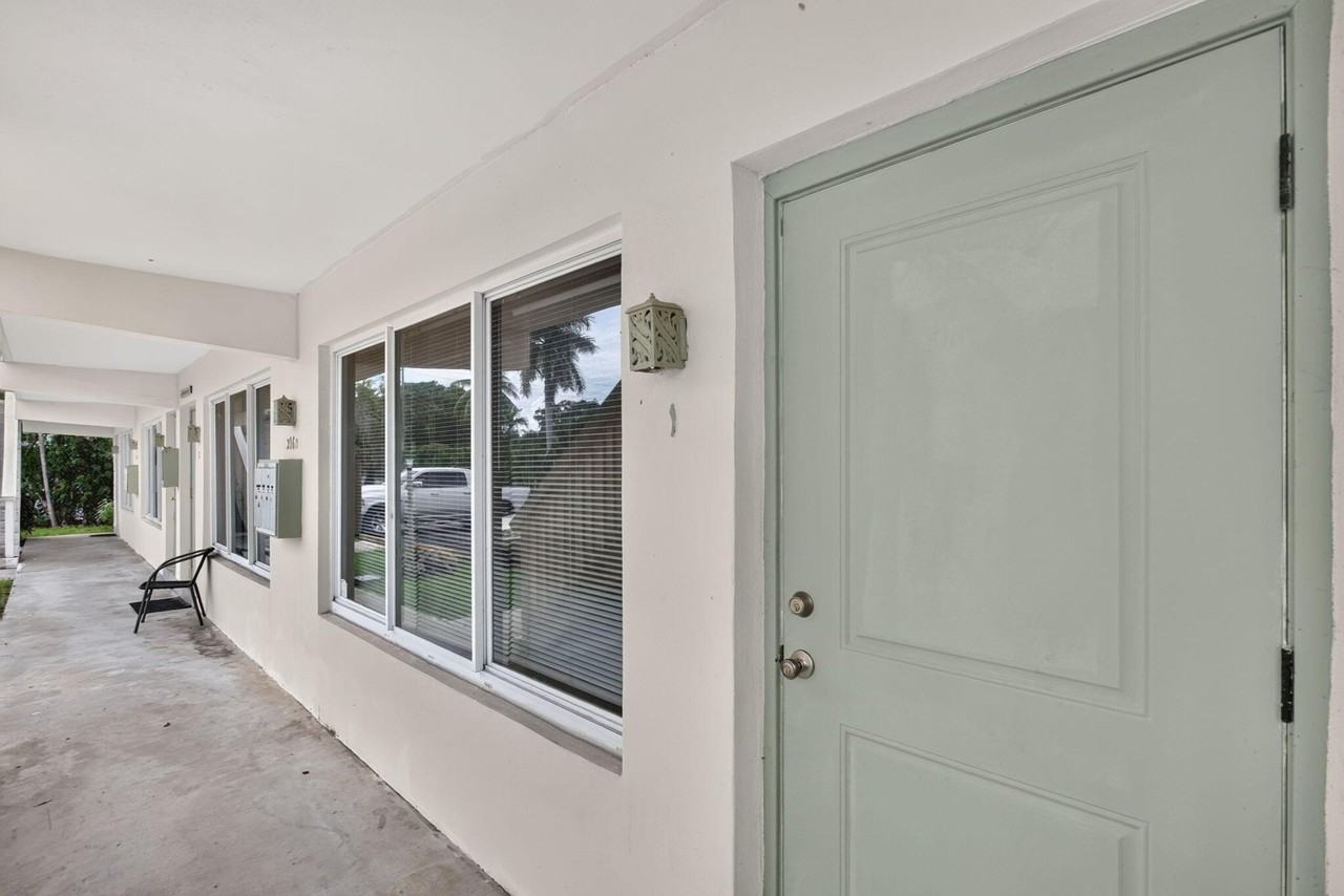 2160 Ne 42nd Ct #1 - Photo 4 of 16