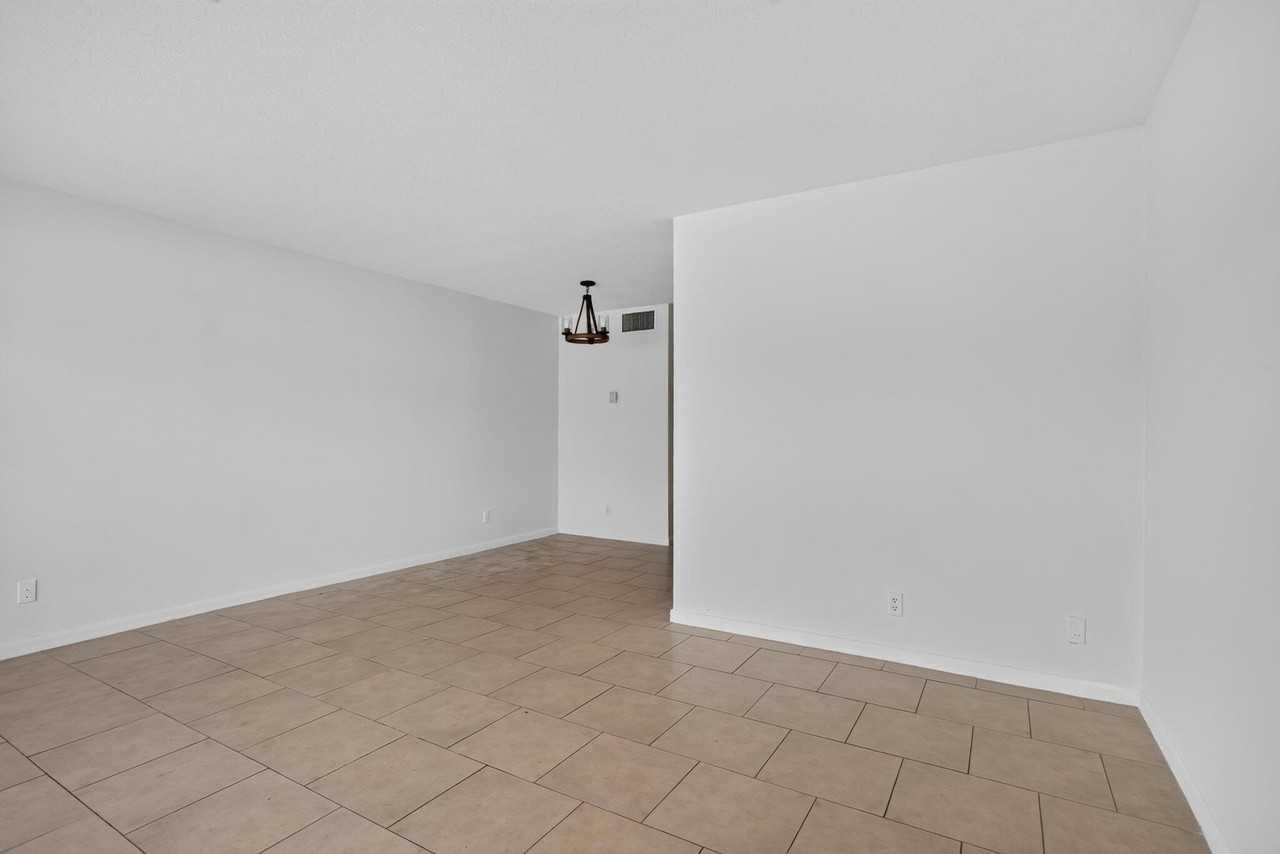 2160 Ne 42nd Ct #3 - Photo 6 of 21