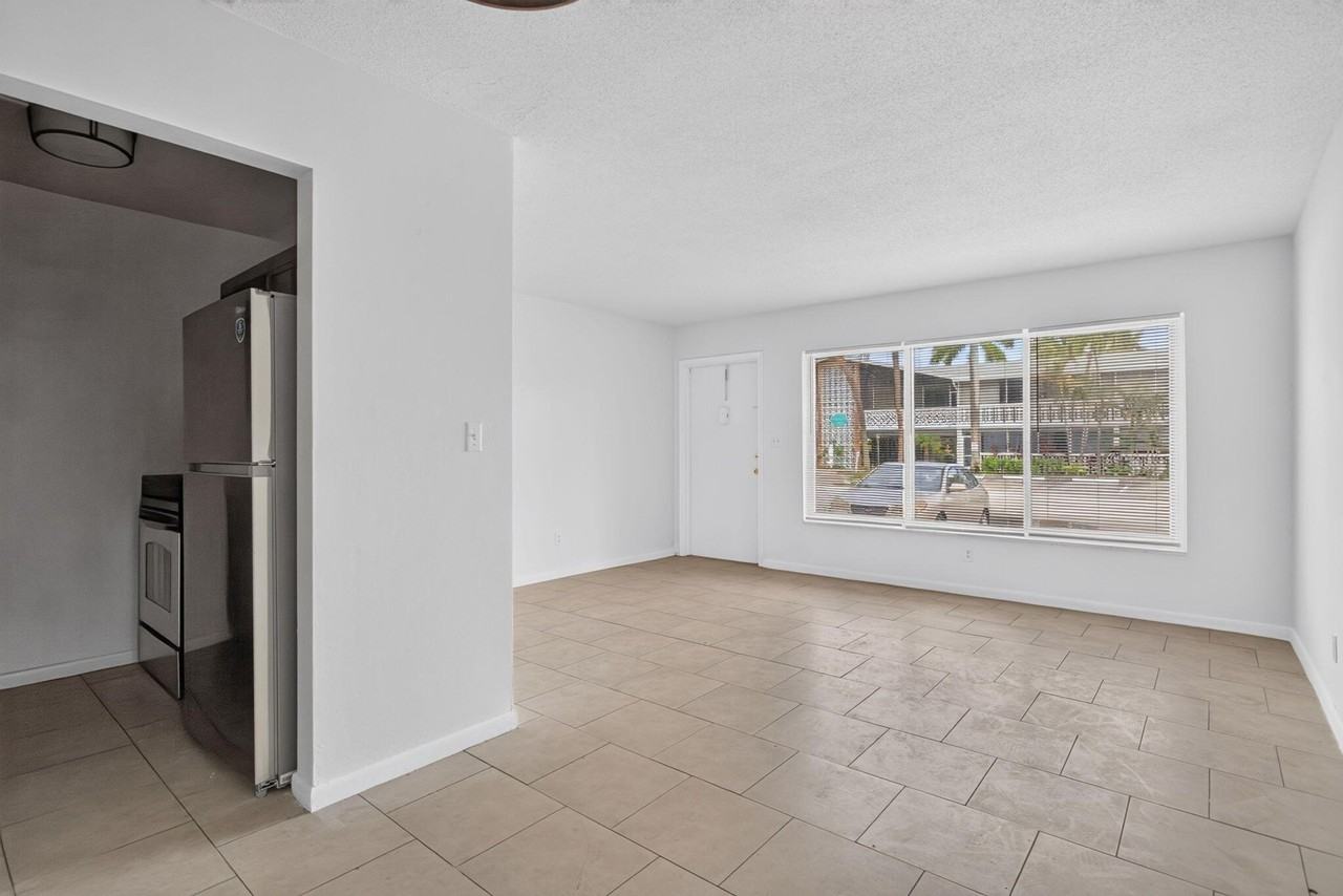 2160 Ne 42nd Ct #3 - Photo 7 of 21