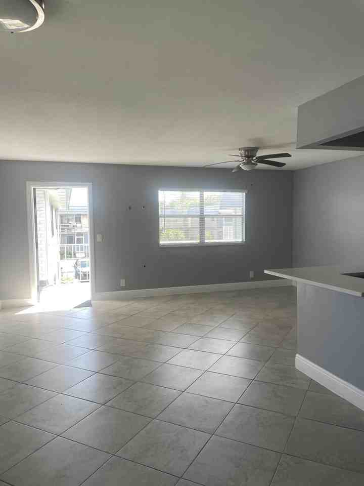 523 Brittany K - Photo 5 of 20