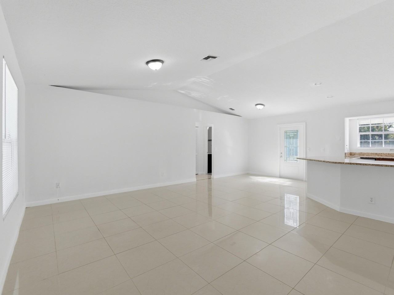 14242 77th Pl N - Photo 7 of 38