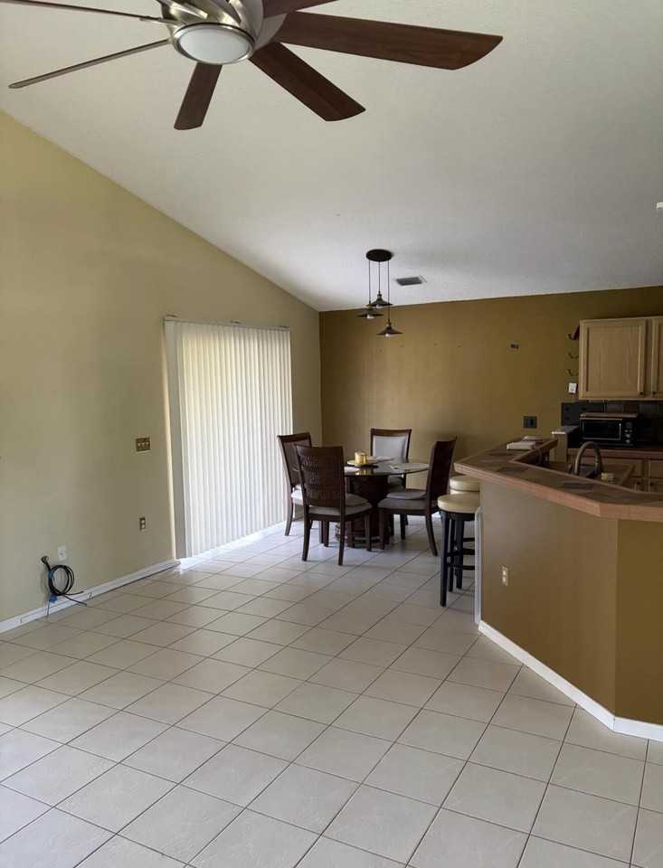 1825 Sw Import Dr - Photo 4 of 7