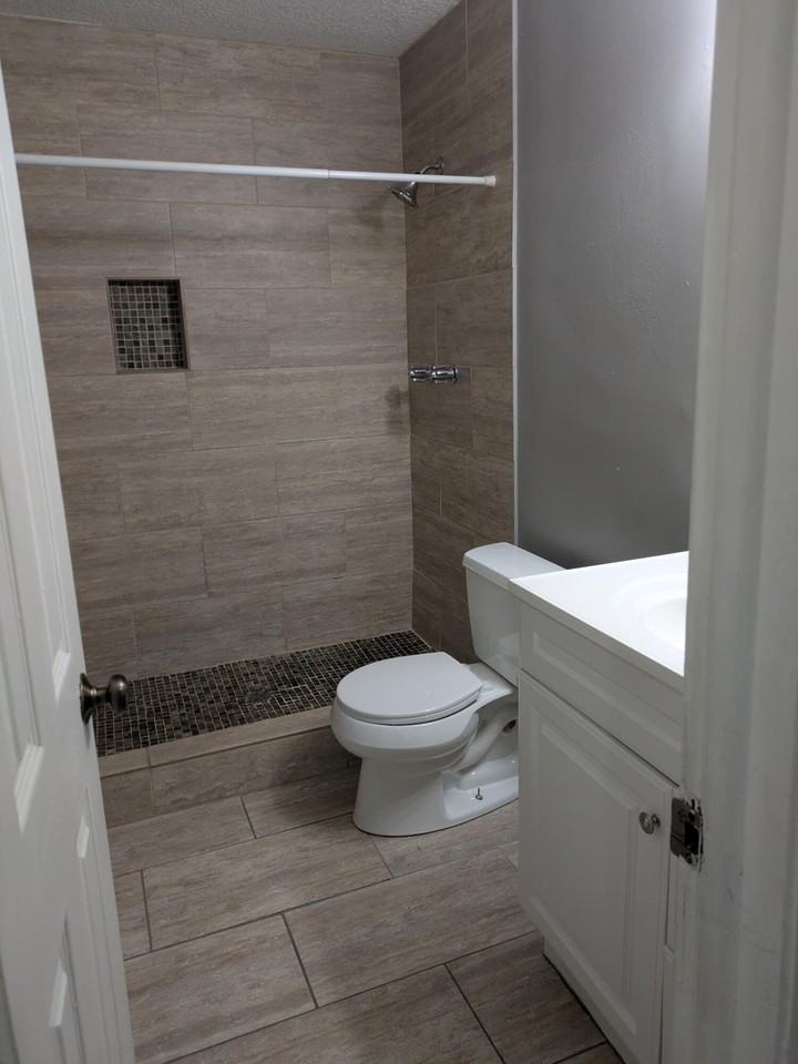 3502 Riverside Dr - Photo 2 of 12