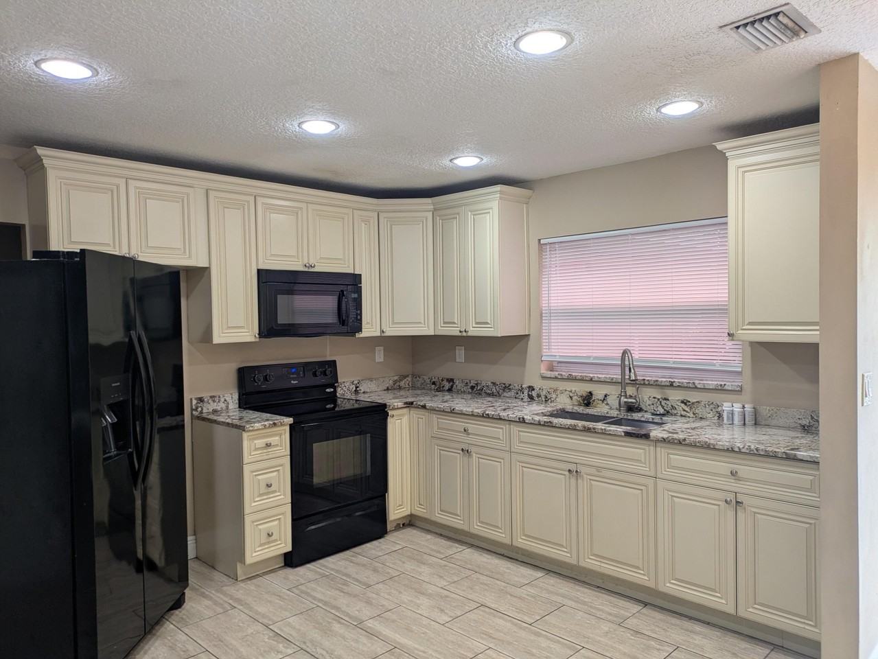 3502 Riverside Dr - Photo 5 of 12