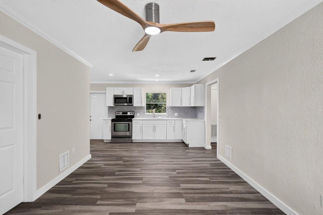 2205 N 44th St - Photo 5 of 50