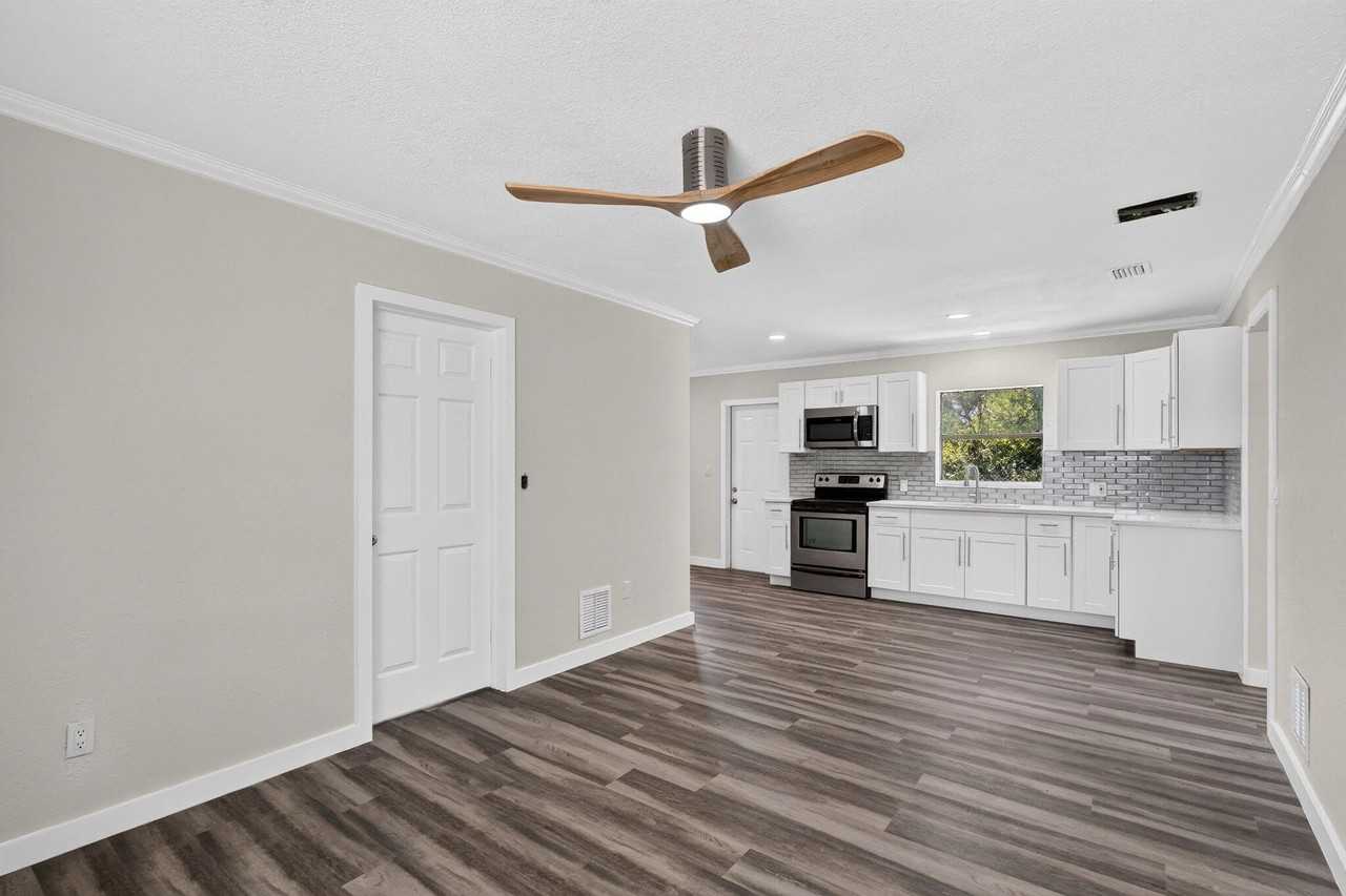 2205 N 44th St - Photo 6 of 50