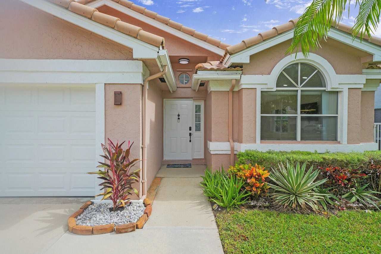 8599 Tourmaline Blvd - Photo 4 of 42
