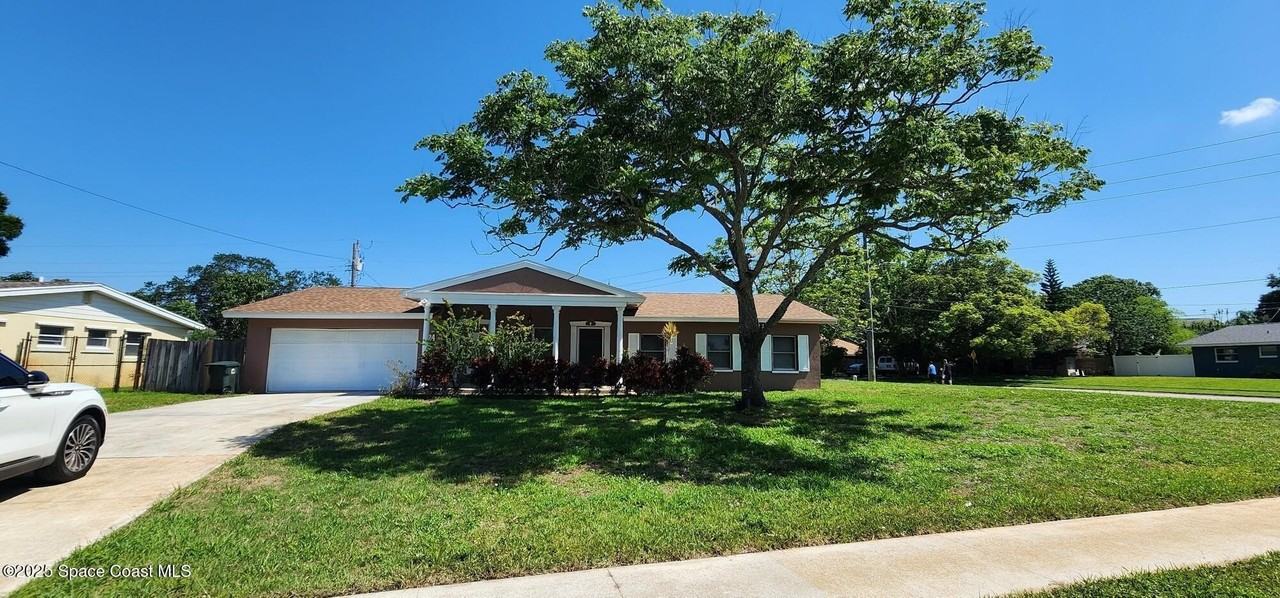924 Kings Post Rd - Photo 2 of 24