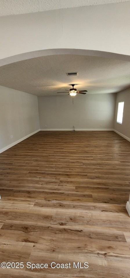 924 Kings Post Rd - Photo 3 of 24