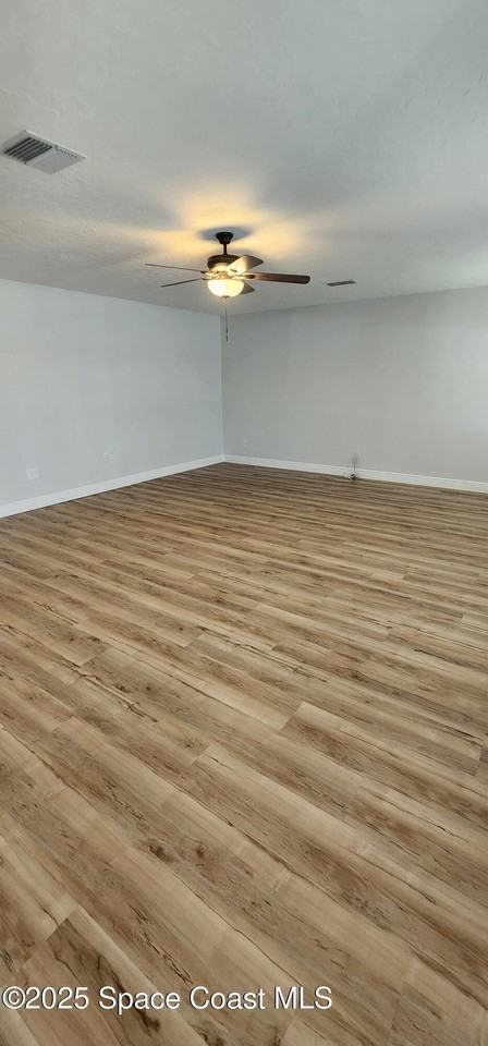 924 Kings Post Rd - Photo 4 of 24