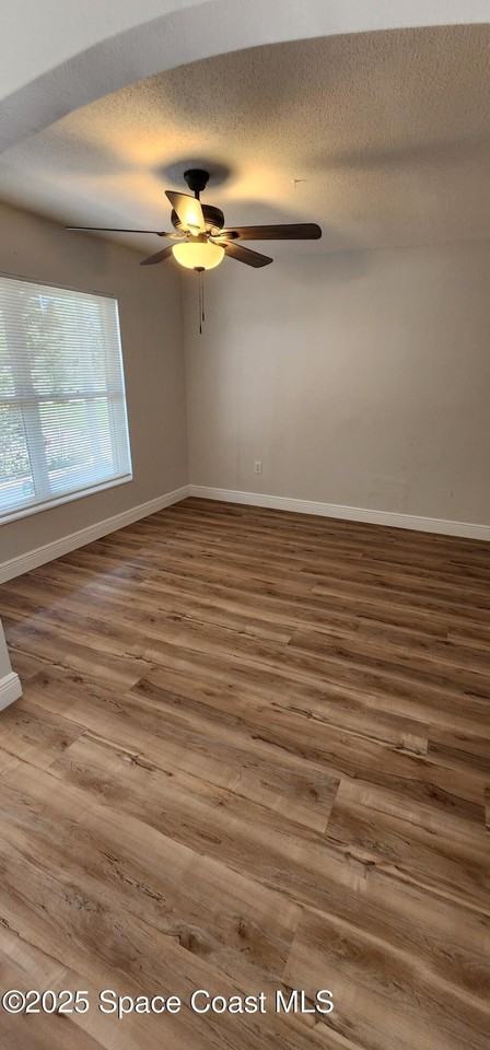 924 Kings Post Rd - Photo 6 of 24