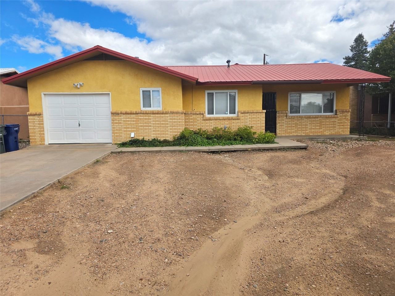 1329 Camino Carlos Rael - Photo 2 of 36