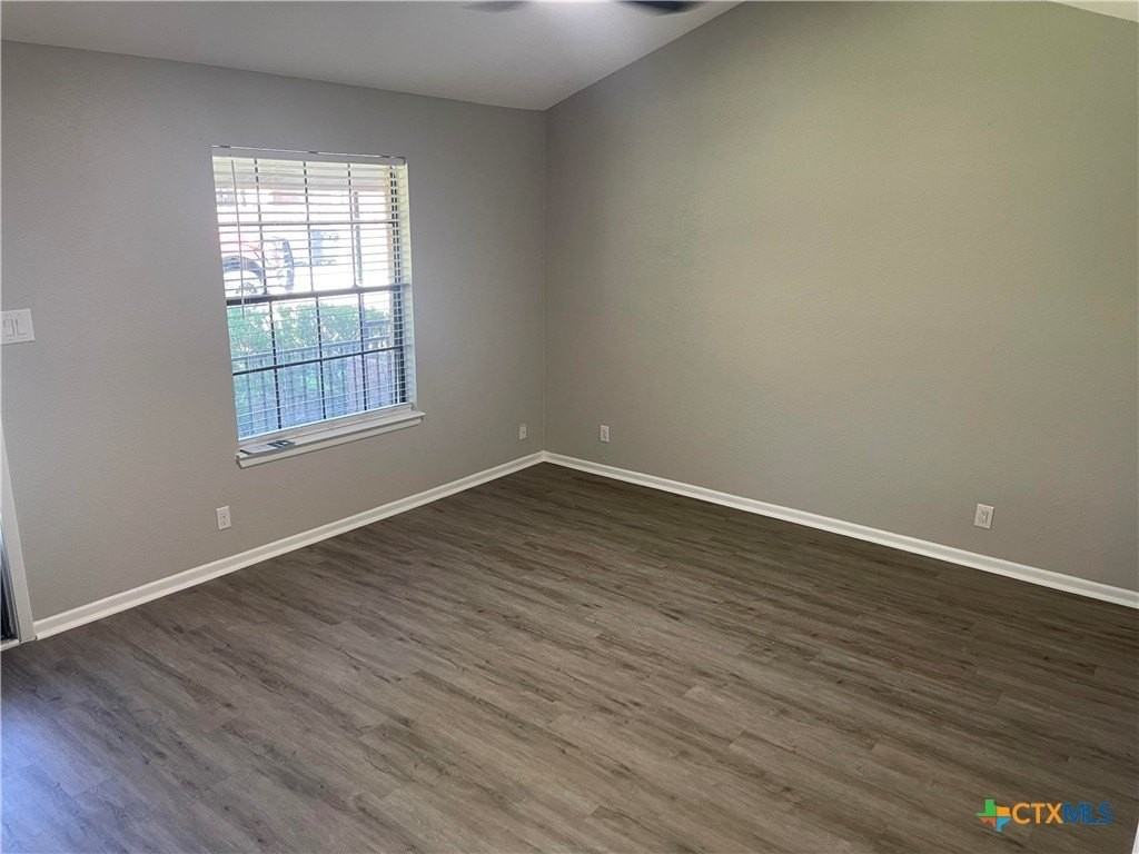 1312 S Mesquite Ave - Photo 5 of 12