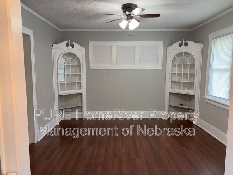 1424 S 46th St - Photo 2 of 26