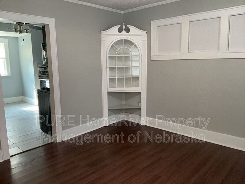 1424 S 46th St - Photo 3 of 26