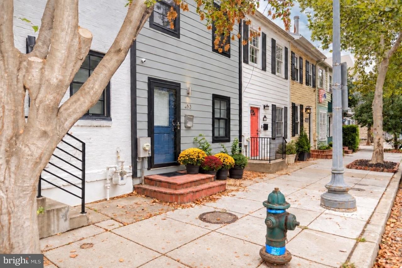 435 Ridge St Nw - Photo 2 of 32