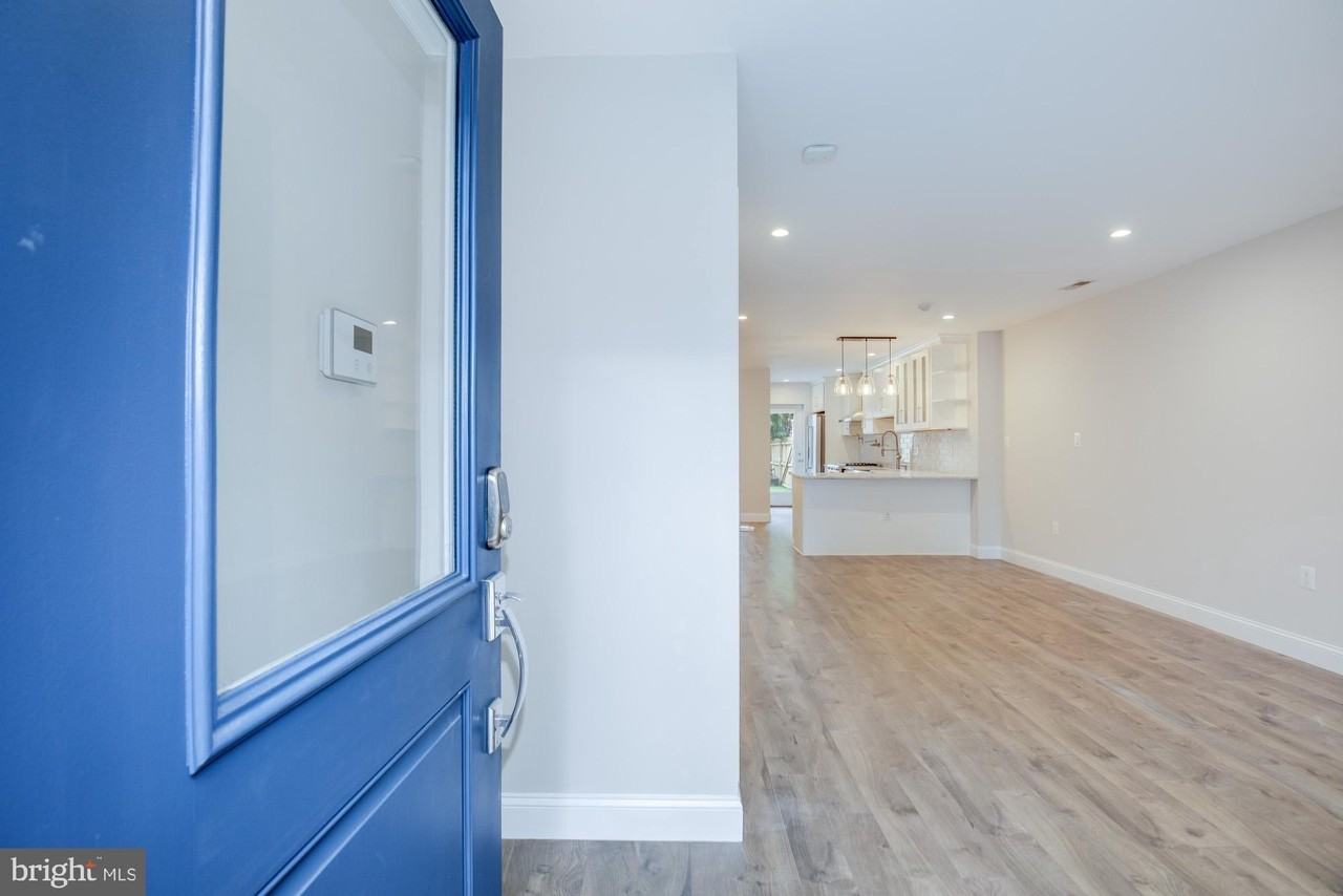 435 Ridge St Nw - Photo 4 of 32