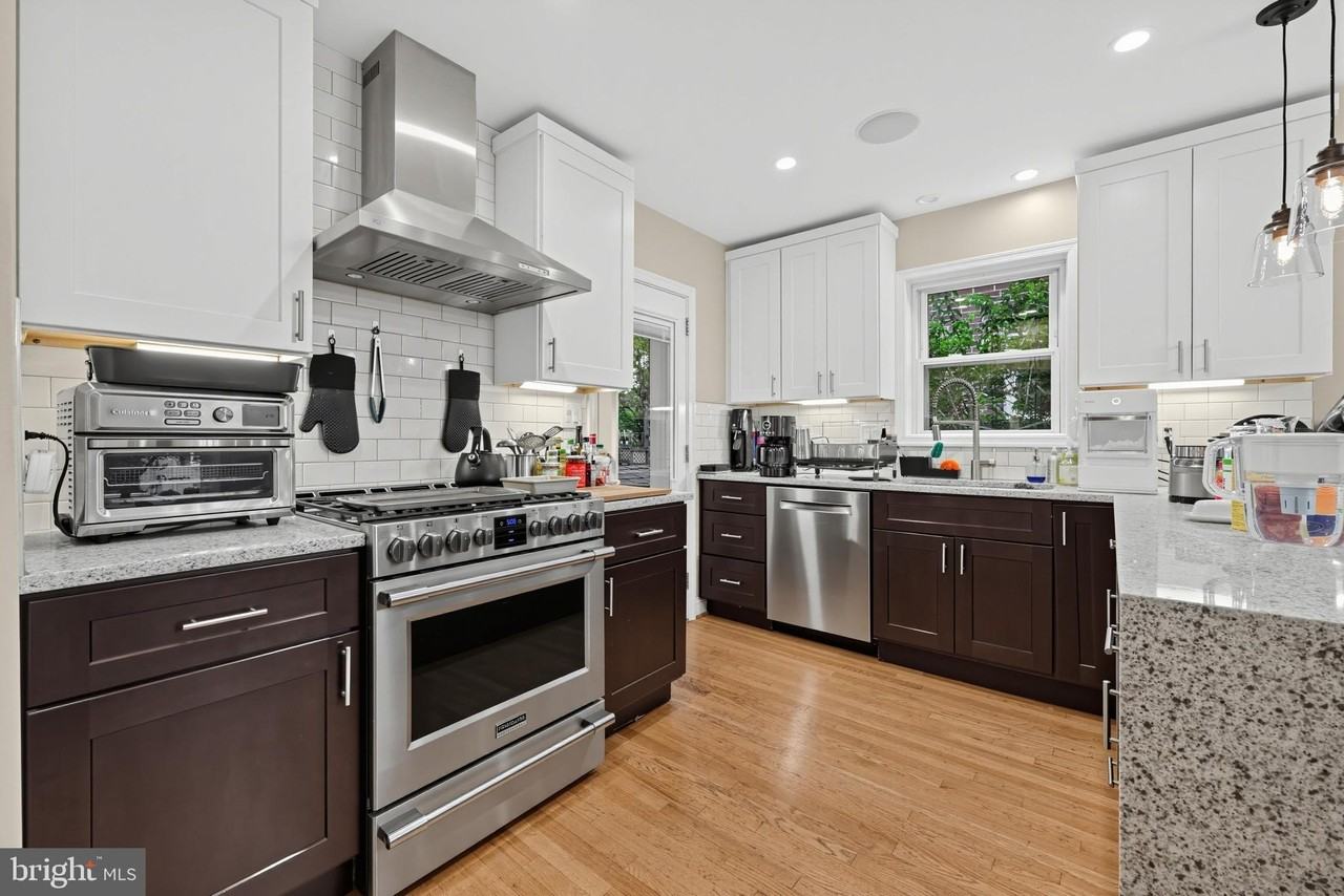 1671 Webster St Ne - Photo 3 of 19