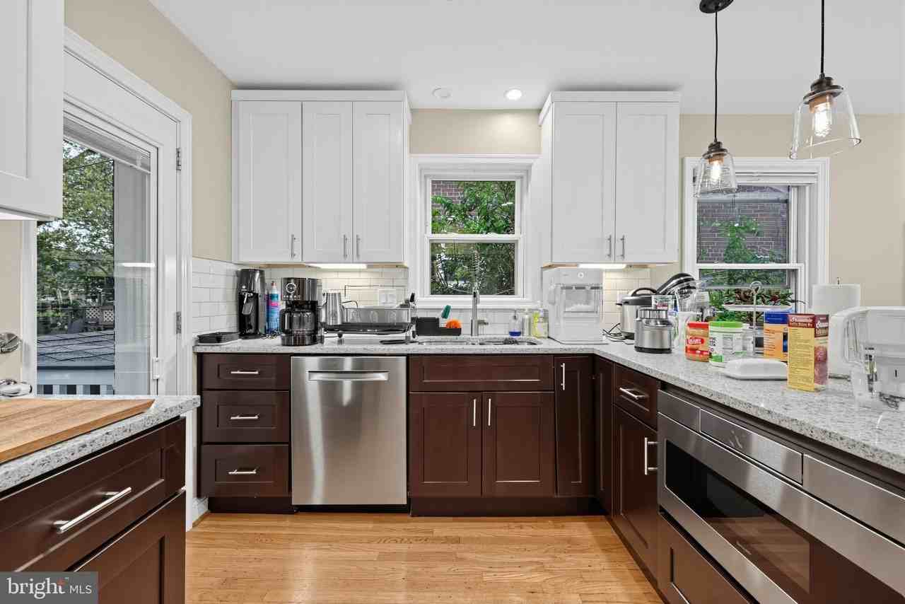 1671 Webster St Ne - Photo 4 of 19