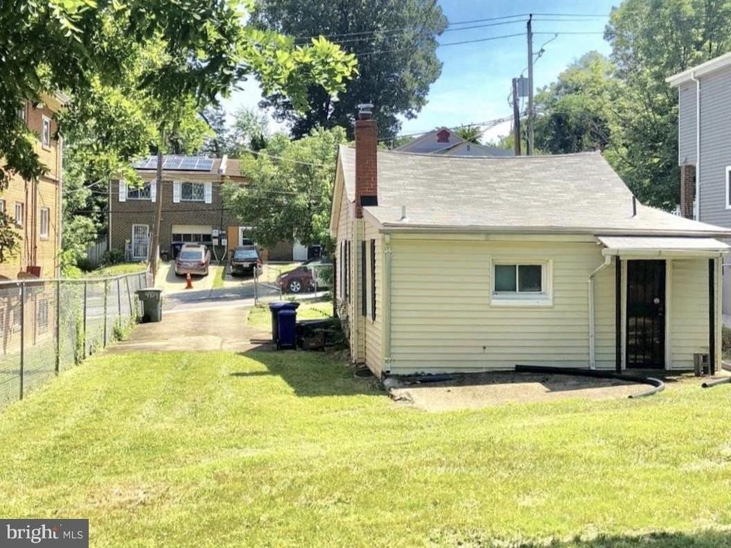 4434 B St Se - Photo 4 of 6