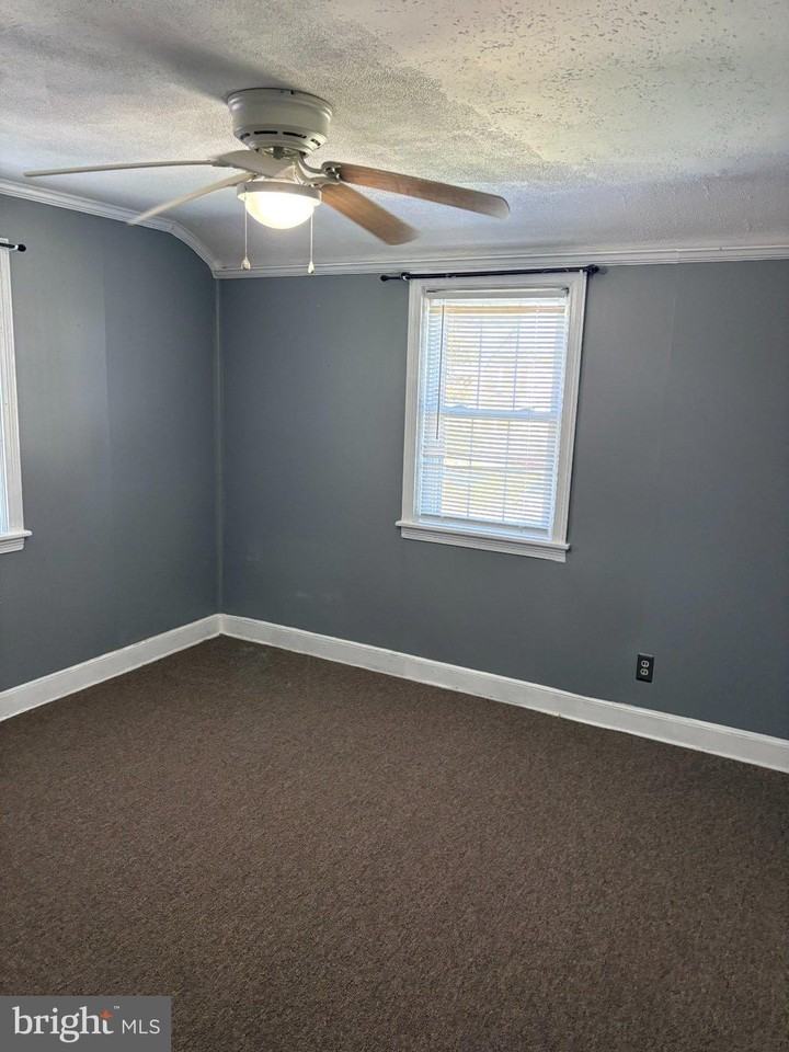 205 Harrison Ave - Photo 4 of 13