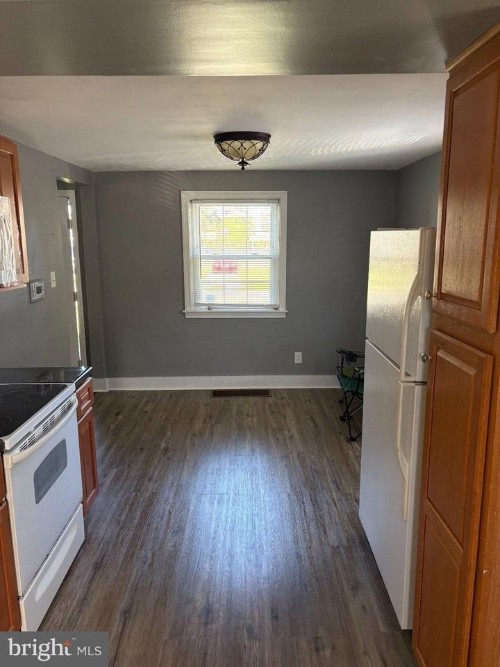 205 Harrison Ave - Photo 7 of 13