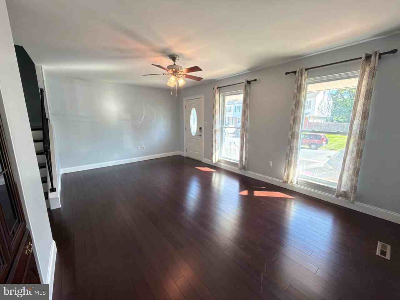 117 Elliot St - Photo 4 of 36