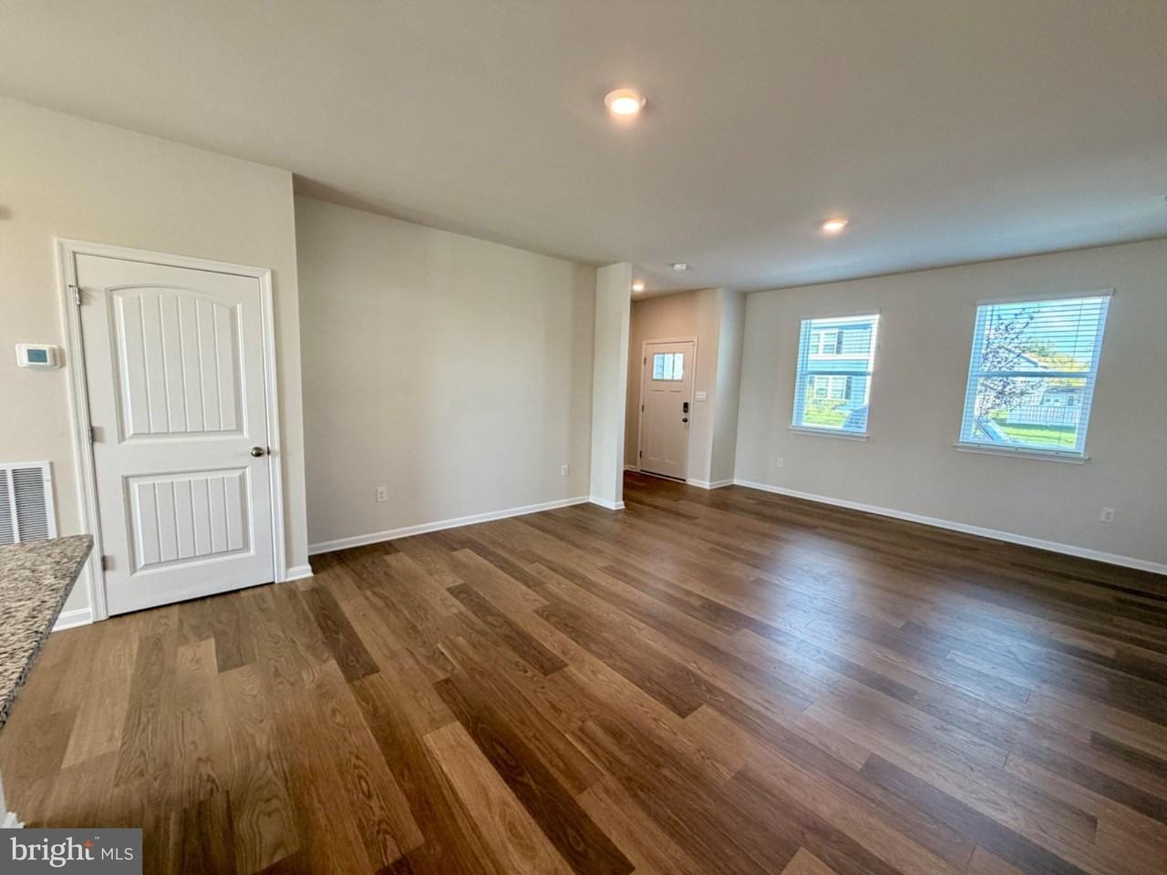 10955 Farmerfield St - Photo 4 of 23