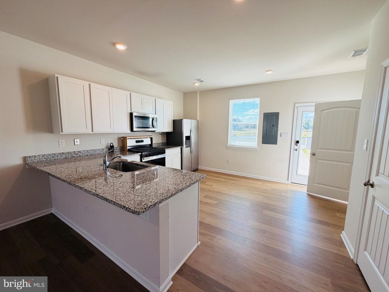 10955 Farmerfield St - Photo 5 of 23