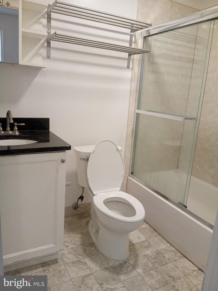 826 W Lombard St #200 - Photo 2 of 9
