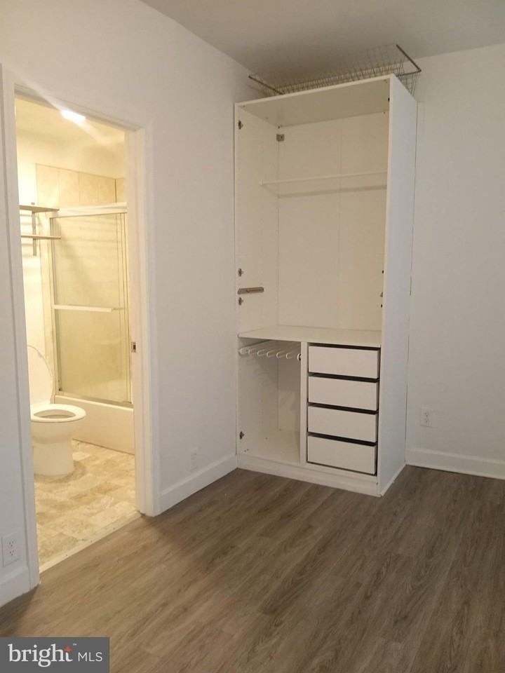 826 W Lombard St #200 - Photo 3 of 9