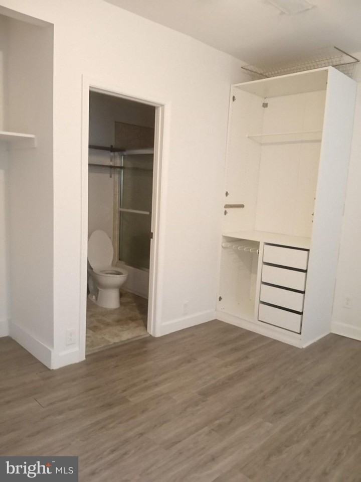 826 W Lombard St #200 - Photo 5 of 9