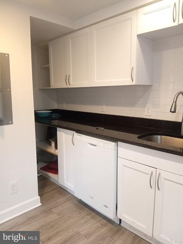 826 W Lombard St #200 - Photo 7 of 9