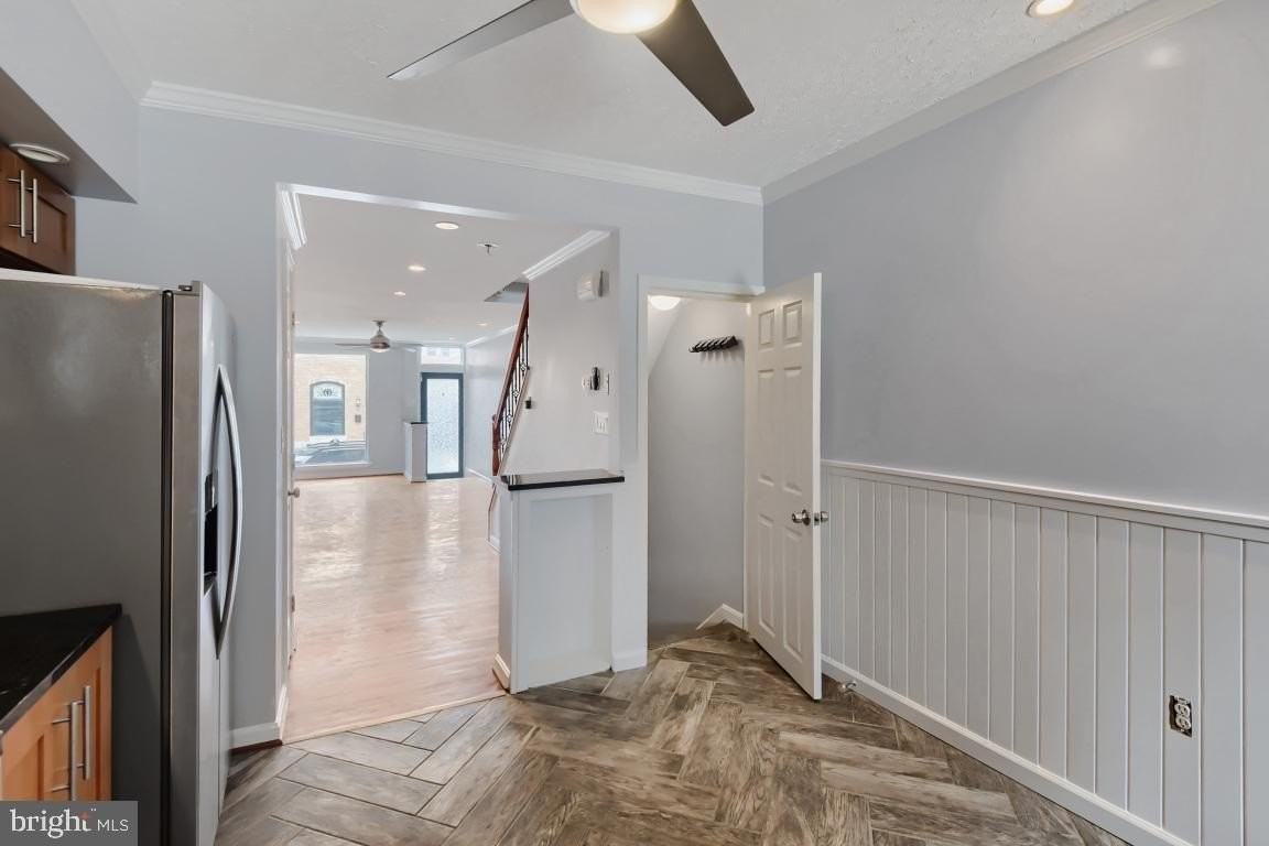 715 S Curley St - Photo 5 of 24