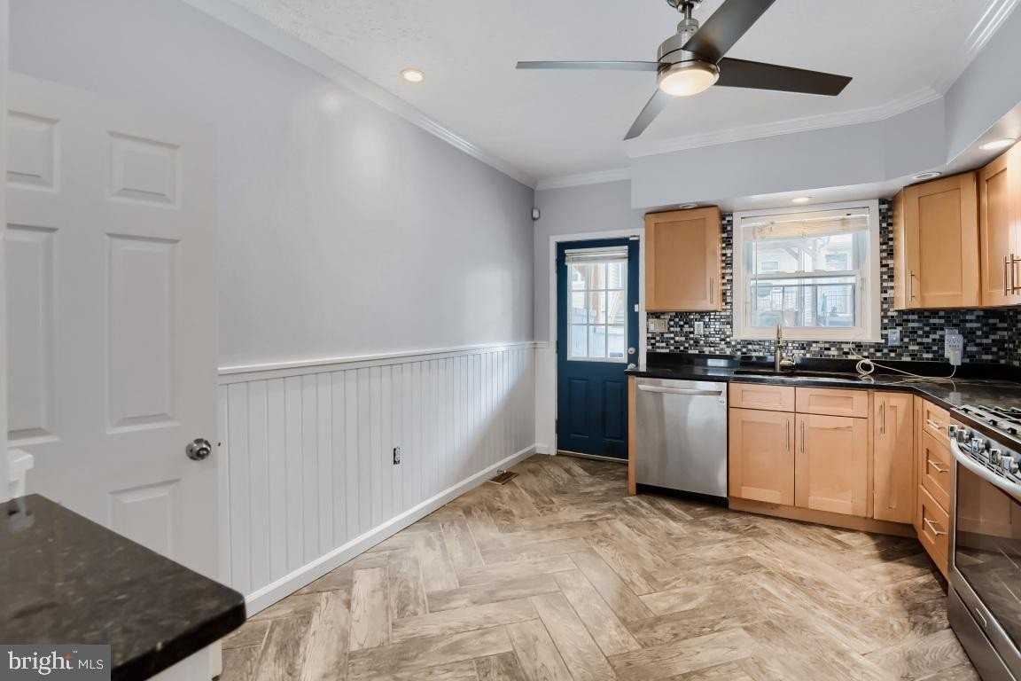 715 S Curley St - Photo 6 of 24