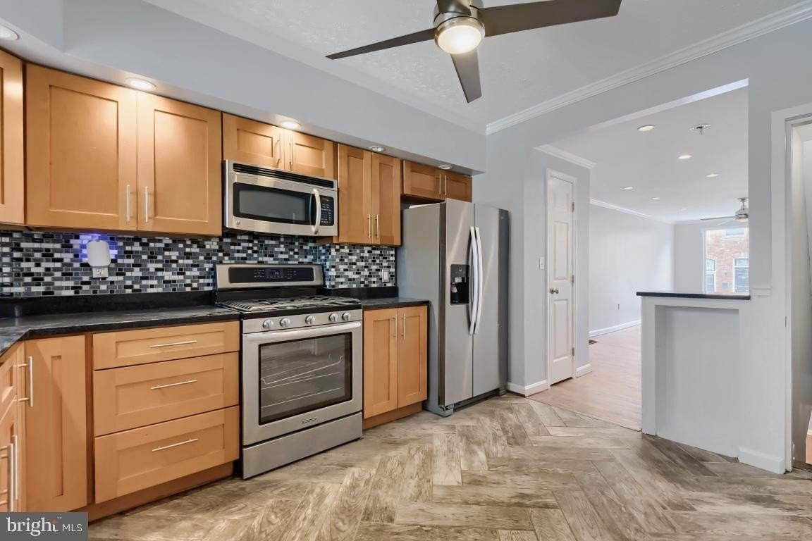 715 S Curley St - Photo 7 of 24