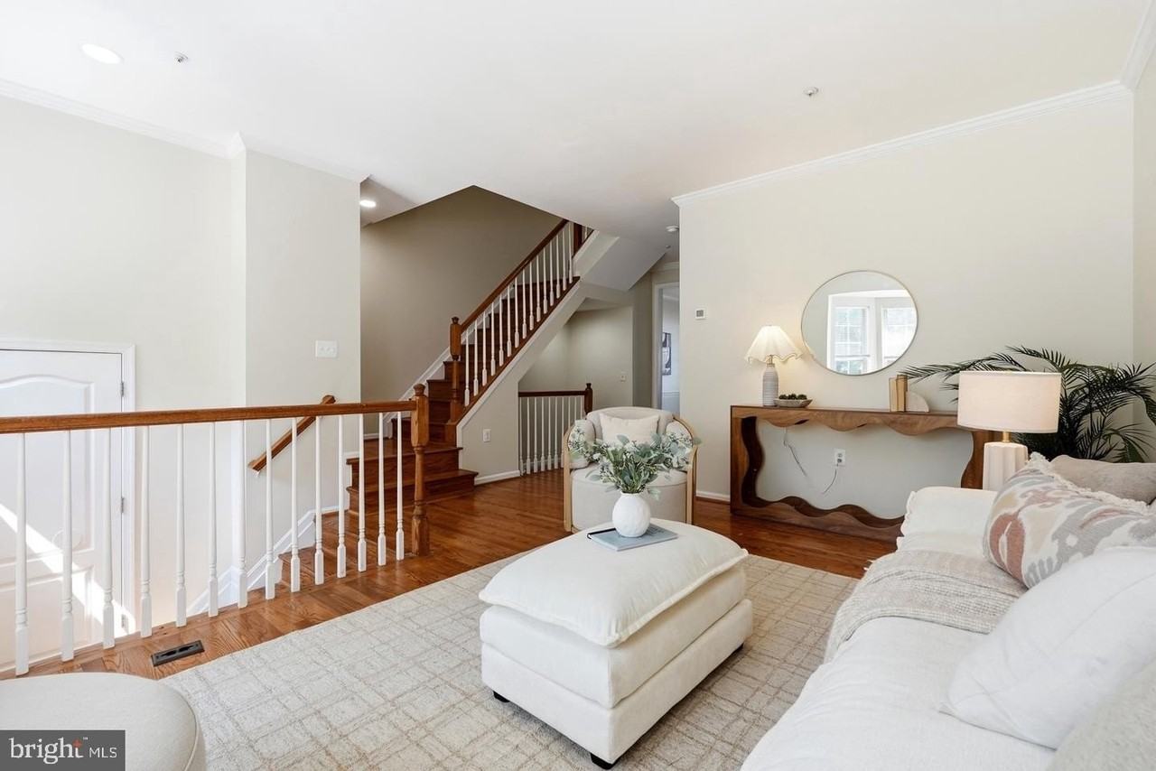 974 Jubal Way - Photo 3 of 36